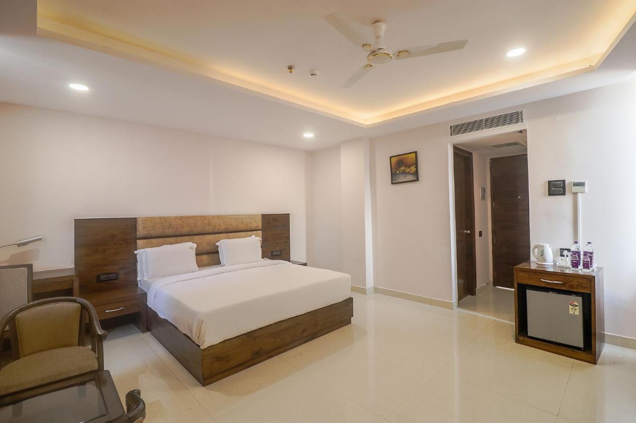 Fabhotel Mid Town Grand Panchkula Exterior photo