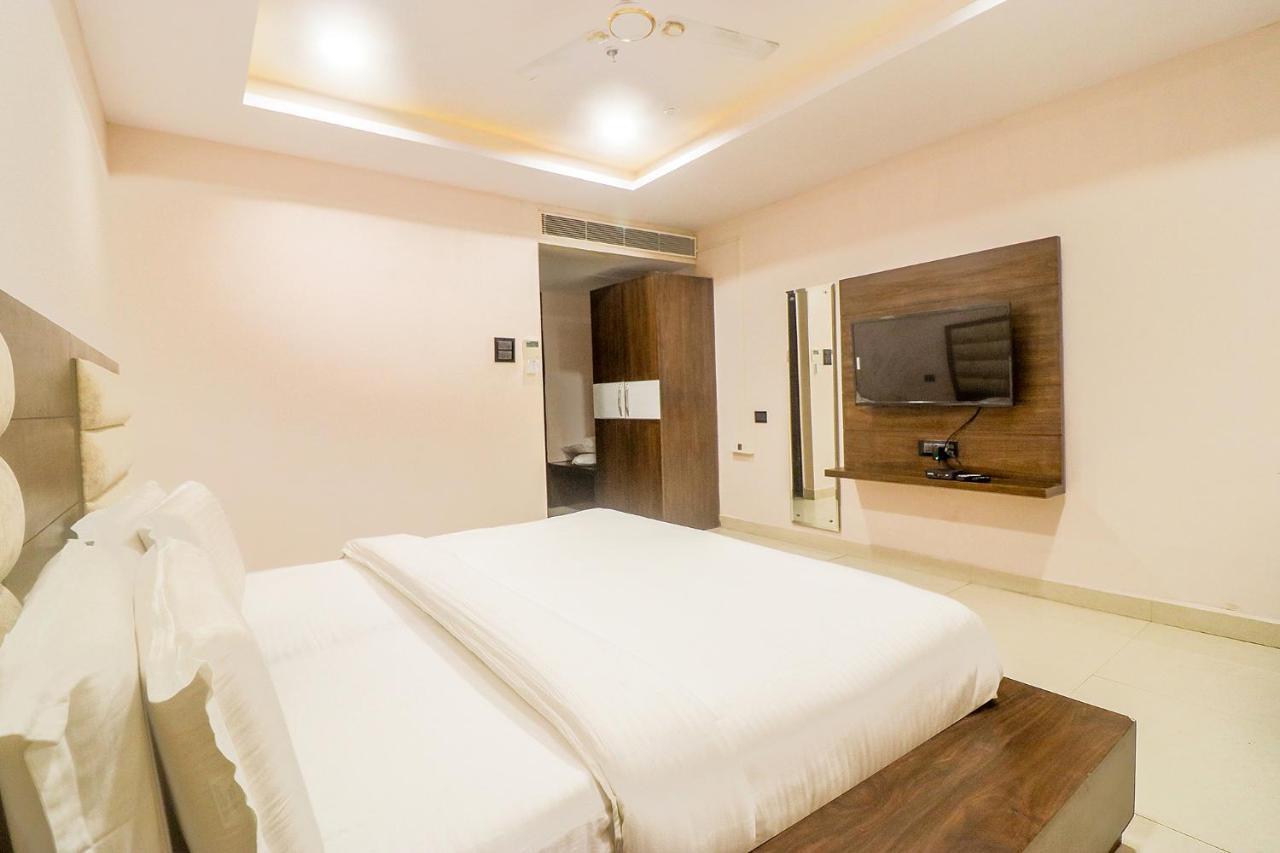 Fabhotel Mid Town Grand Panchkula Exterior photo