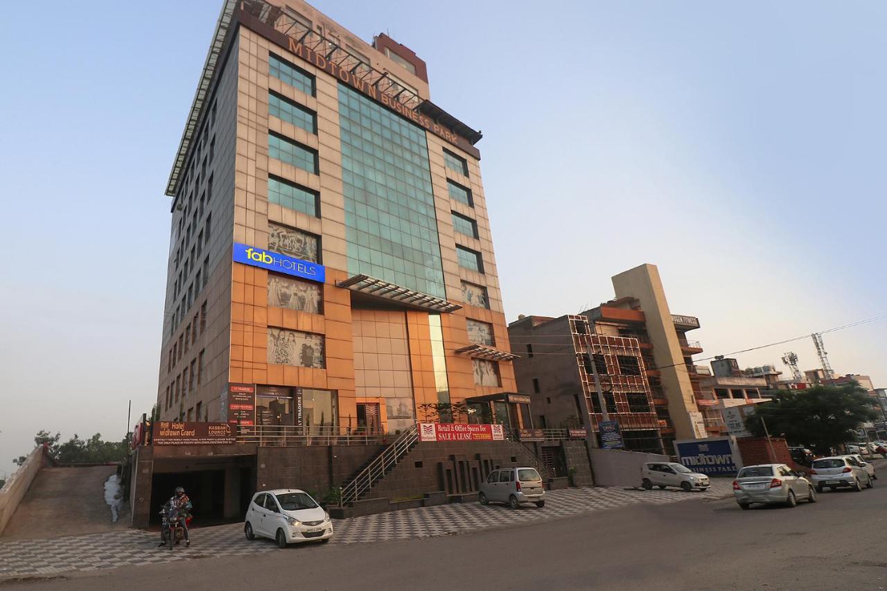 Fabhotel Mid Town Grand Panchkula Exterior photo