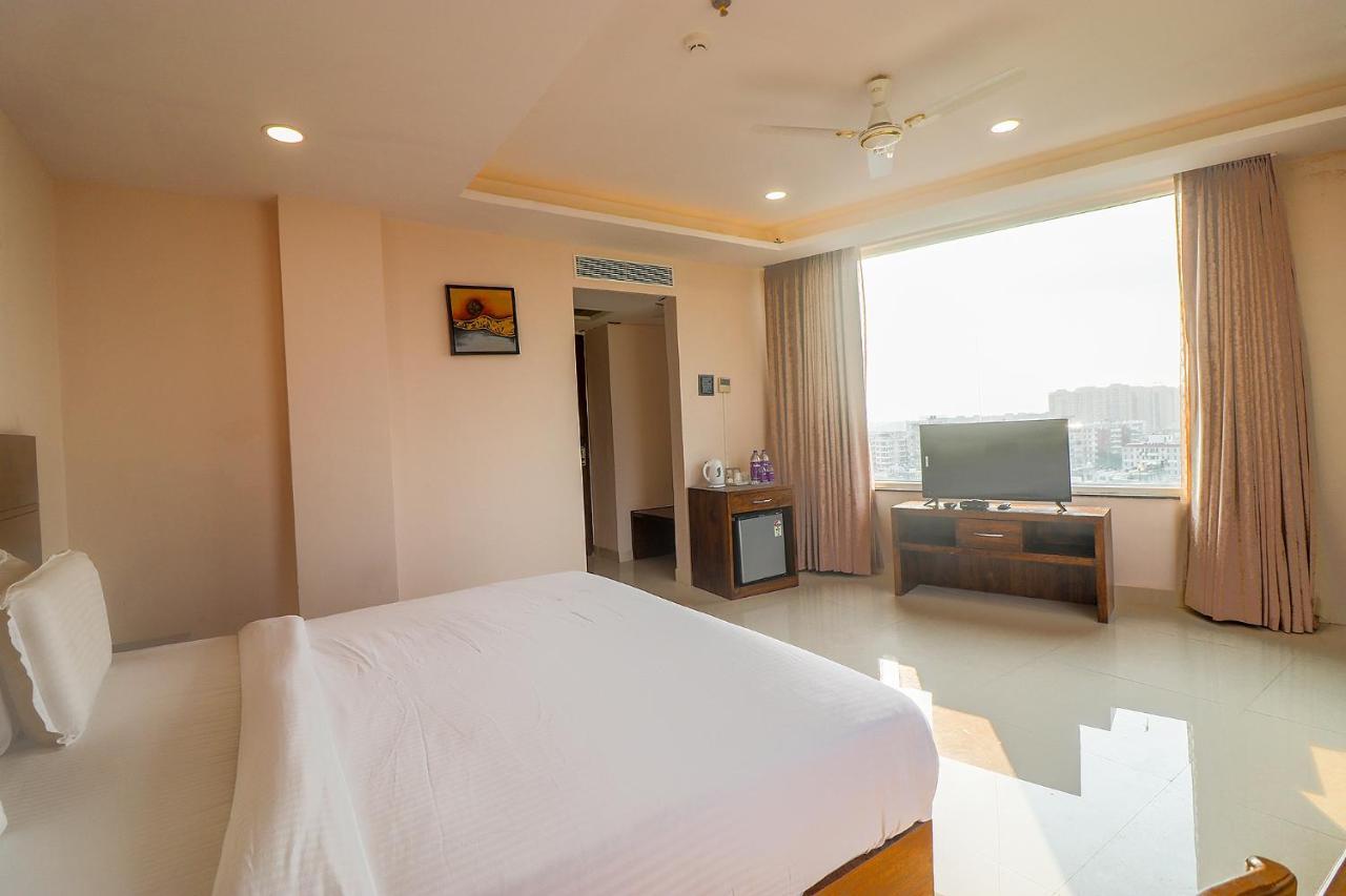 Fabhotel Mid Town Grand Panchkula Exterior photo