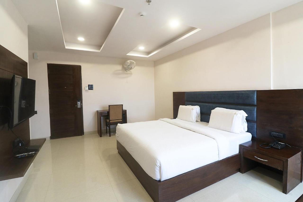 Fabhotel Mid Town Grand Panchkula Exterior photo