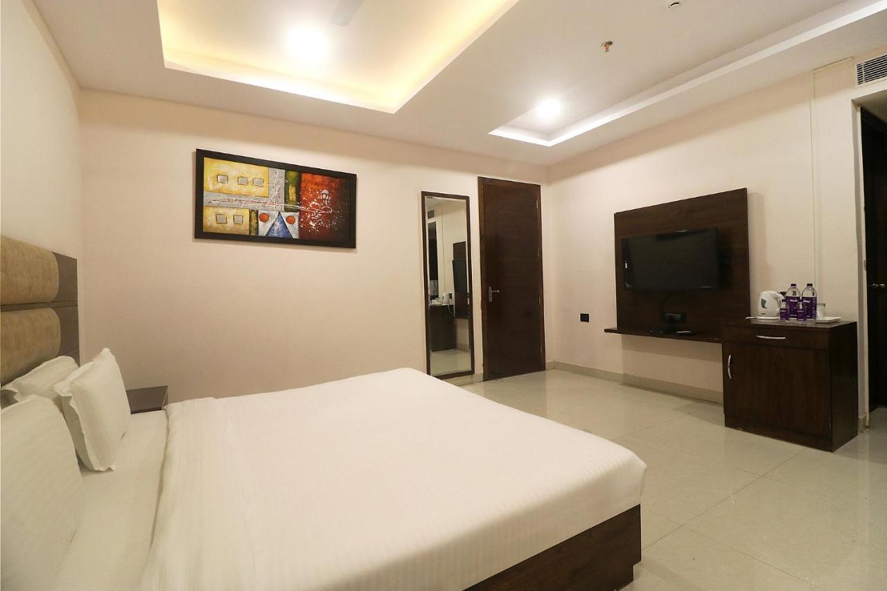 Fabhotel Mid Town Grand Panchkula Exterior photo