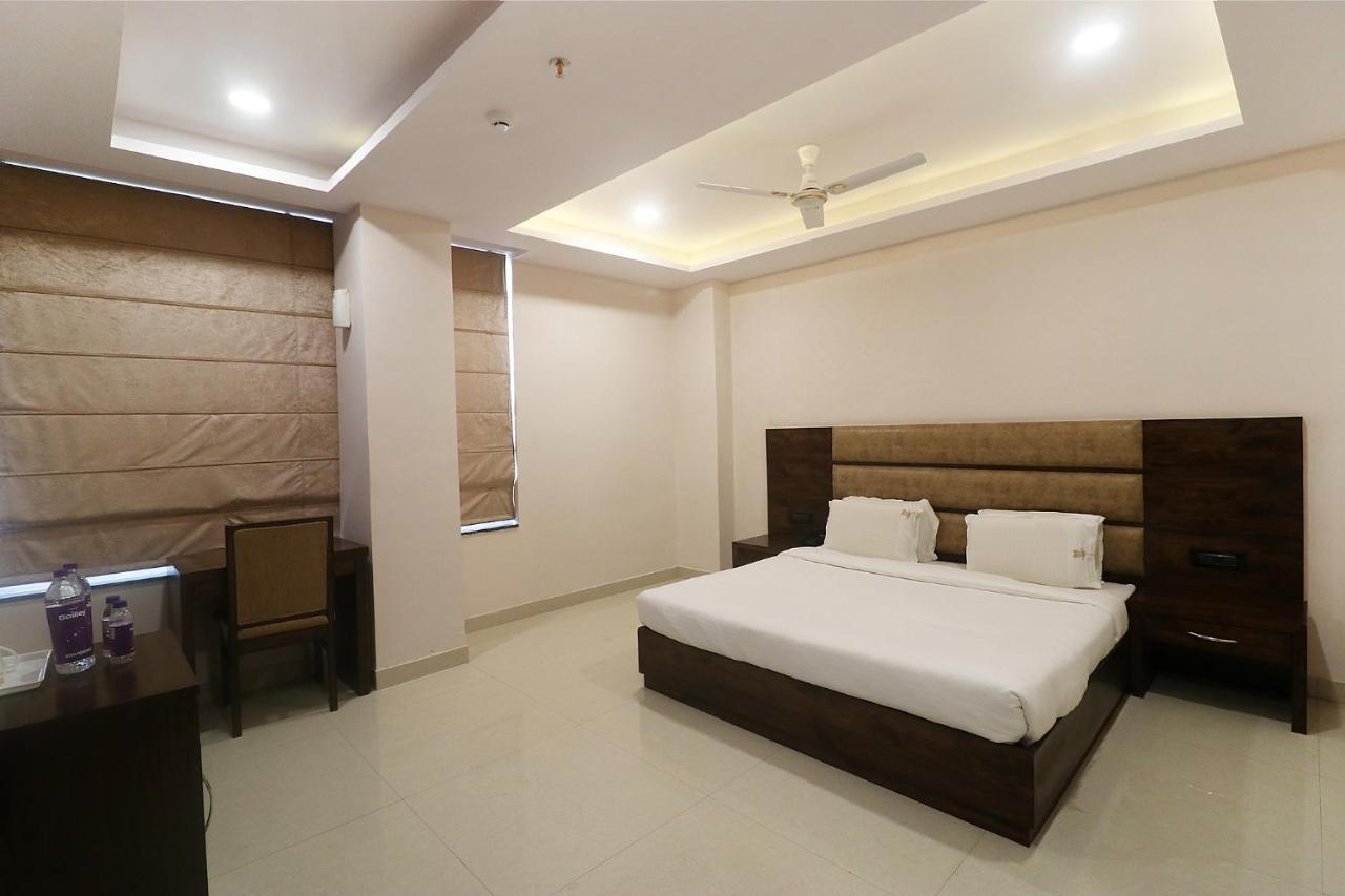 Fabhotel Mid Town Grand Panchkula Exterior photo