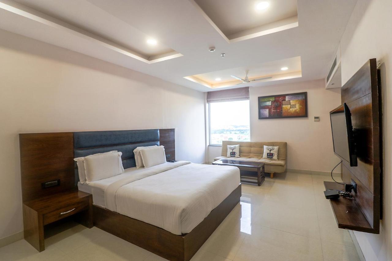 Fabhotel Mid Town Grand Panchkula Exterior photo